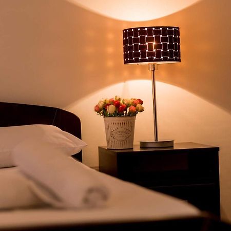 Hostel Royal Obrenovac  Екстериор снимка