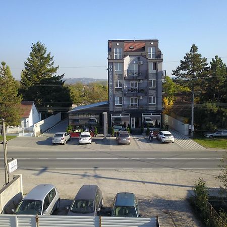 Hostel Royal Obrenovac  Екстериор снимка