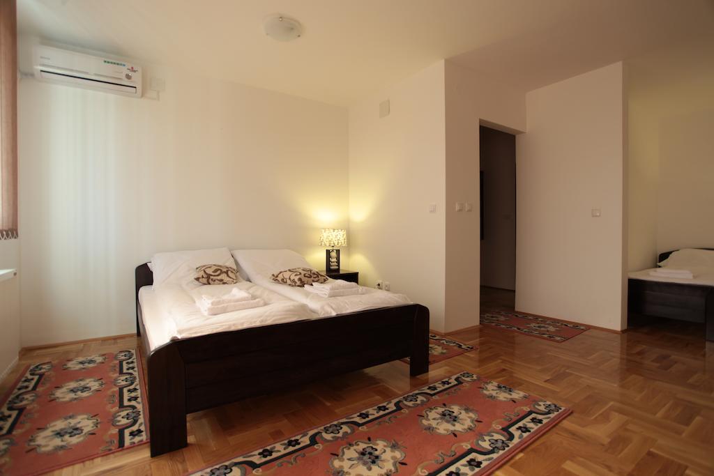 Hostel Royal Obrenovac  Стая снимка