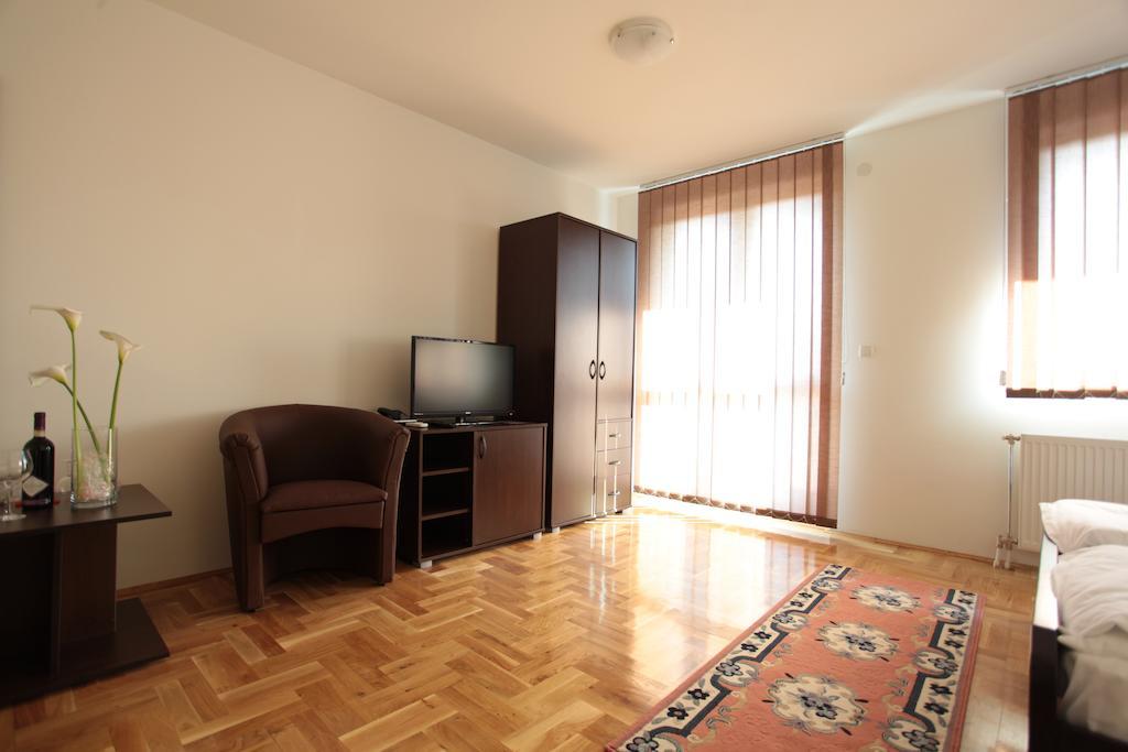 Hostel Royal Obrenovac  Стая снимка