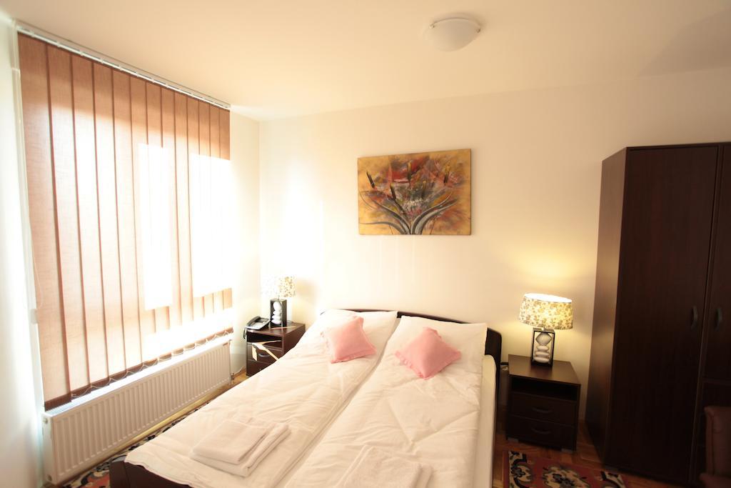 Hostel Royal Obrenovac  Стая снимка