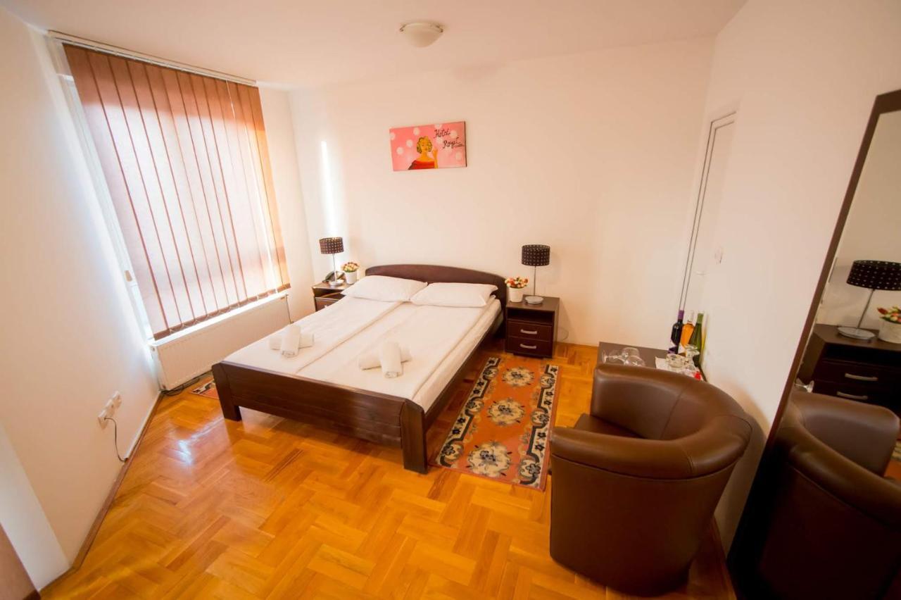 Hostel Royal Obrenovac  Екстериор снимка