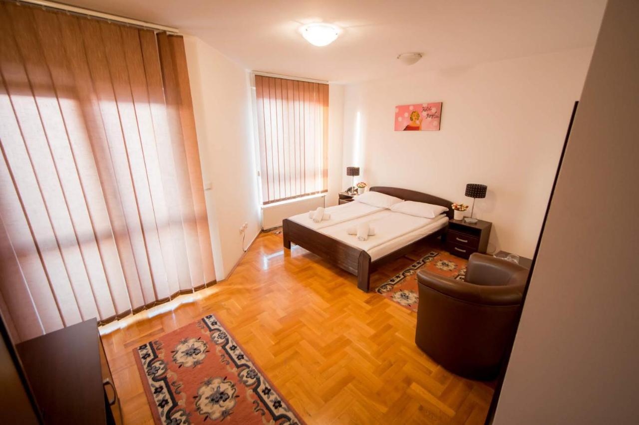 Hostel Royal Obrenovac  Екстериор снимка