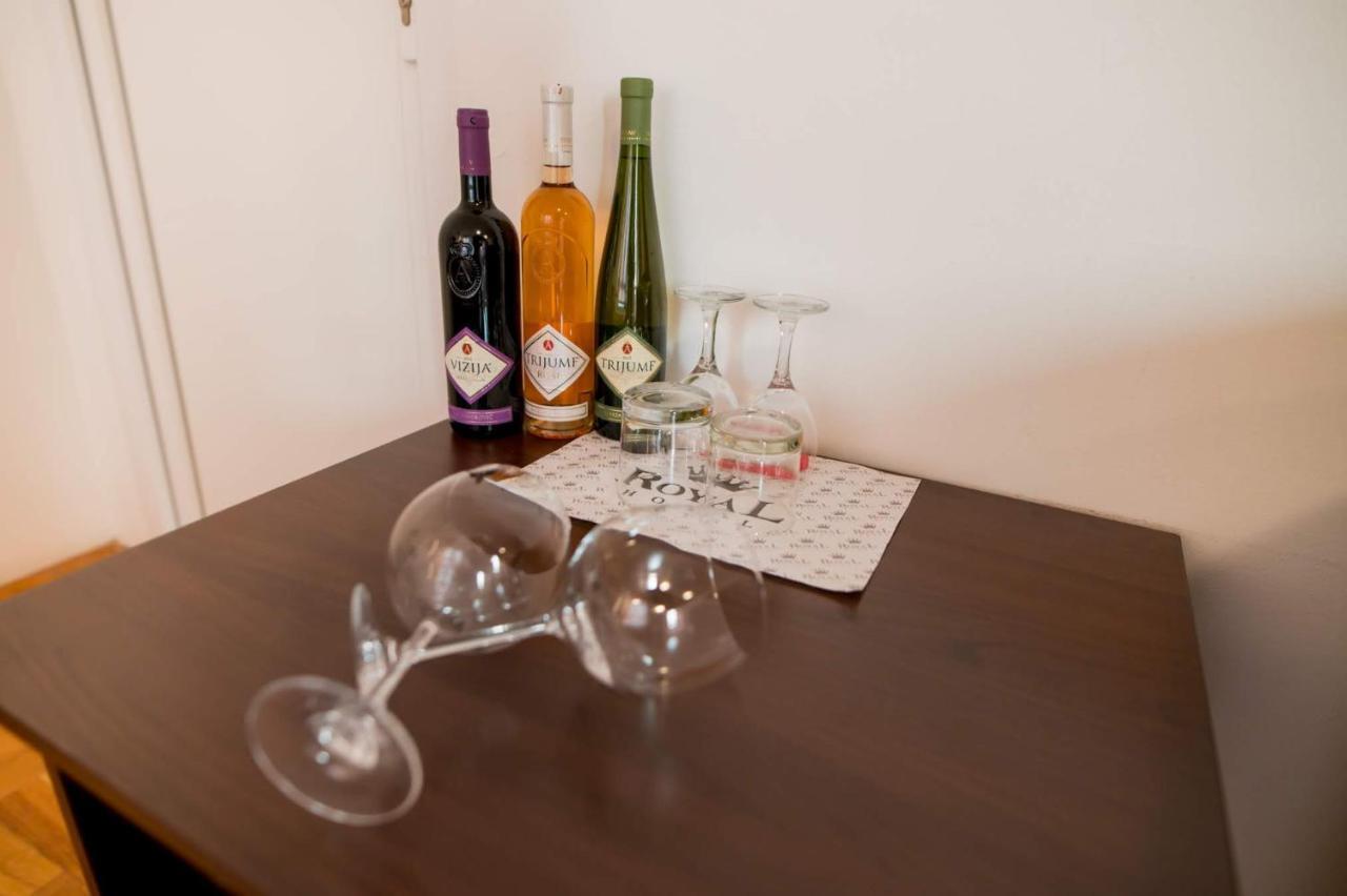 Hostel Royal Obrenovac  Екстериор снимка