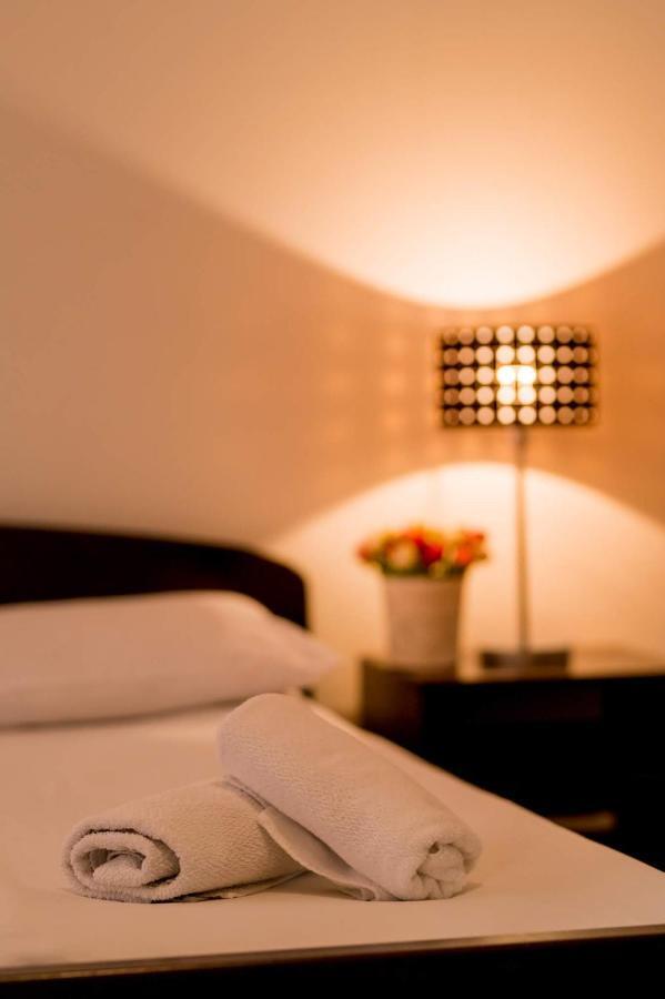 Hostel Royal Obrenovac  Екстериор снимка