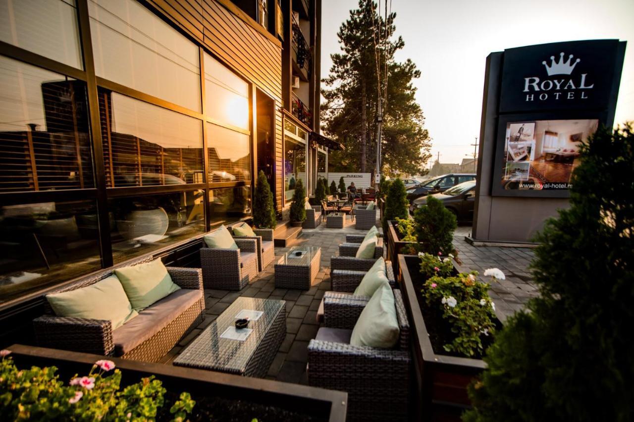Hostel Royal Obrenovac  Екстериор снимка