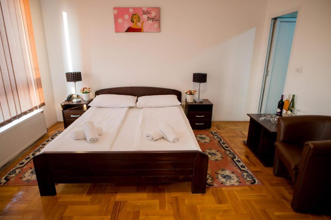 Hostel Royal Obrenovac  Екстериор снимка