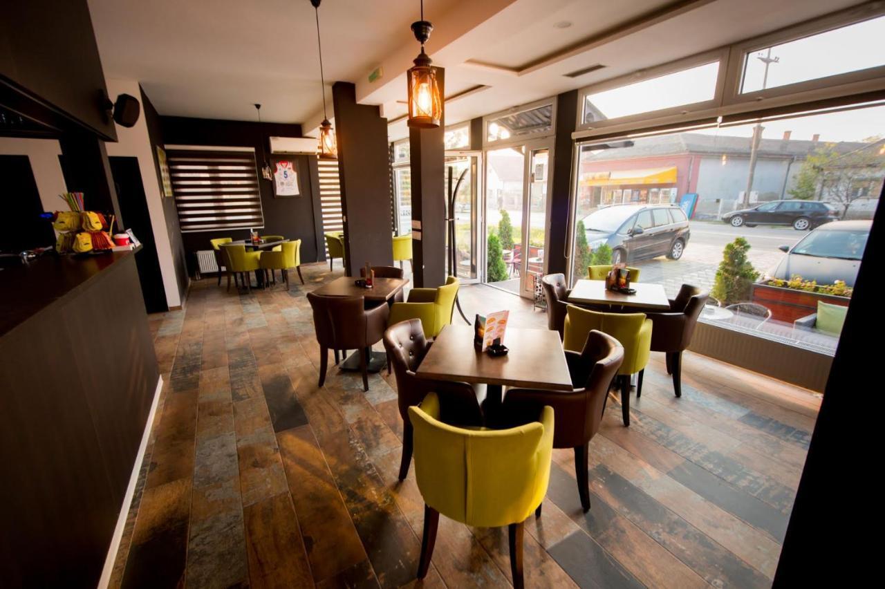 Hostel Royal Obrenovac  Екстериор снимка