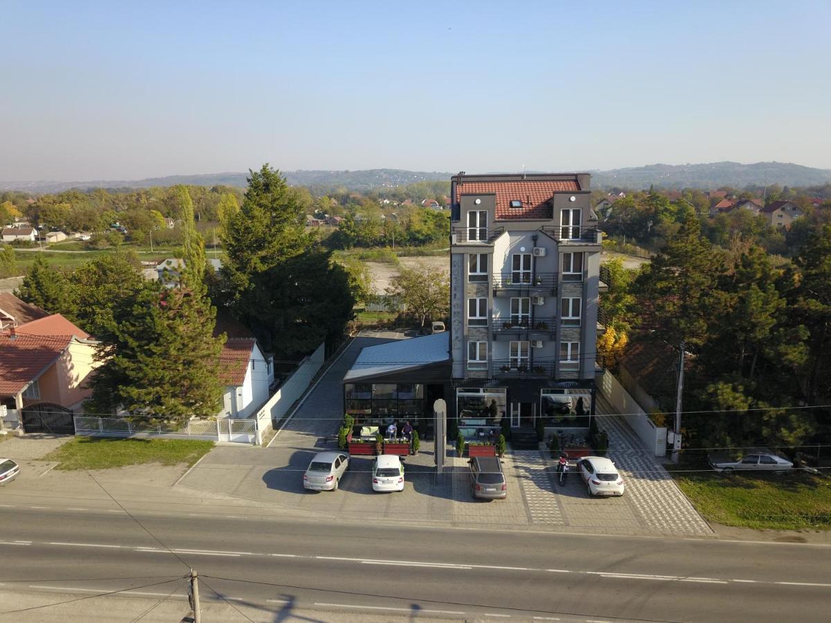 Hostel Royal Obrenovac  Екстериор снимка